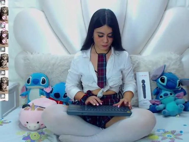 Live sex webcam photo for MissBellee #273850588