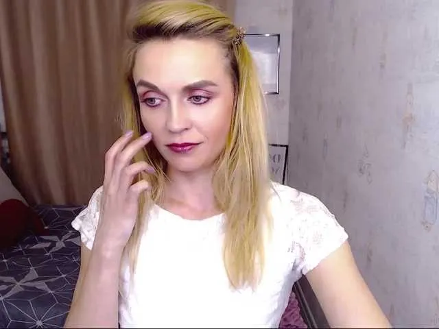 Live sex webcam photo for MissEvaa #273088359