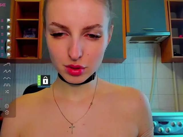Live sex webcam photo for MissFentasy1 #277400897