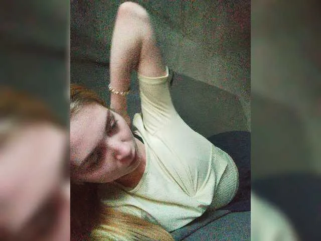 Live sex webcam photo for MissIzi #273837307