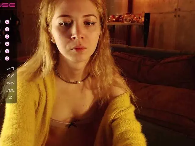 Live sex webcam photo for MissIzi #274935771