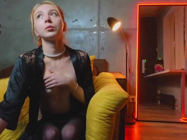 Live sex webcam photo for MissIzi #276236282