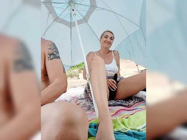 Live sex webcam photo for MissLMrJ #277379744