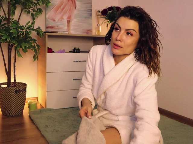 Live sex webcam photo for MissLullu #290280912