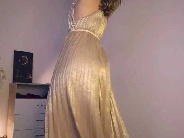 Live sex webcam photo for MissLullu #290381578