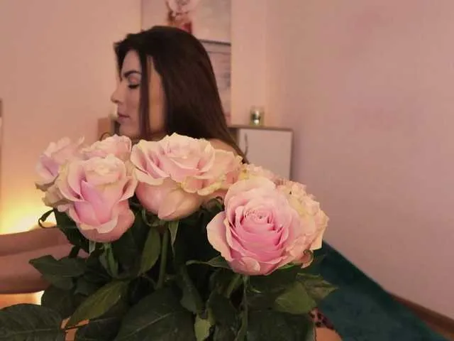 Live sex webcam photo for MissLullu #290881928
