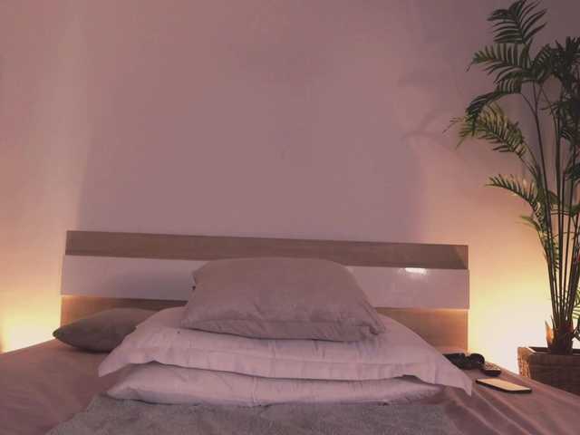 Live sex webcam photo for MissLullu #291143931