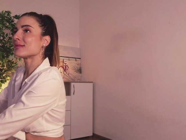 Live sex webcam photo for MissLullu #291160391