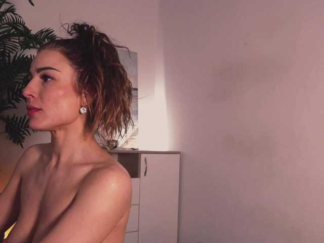 Live sex webcam photo for MissLullu #291244530