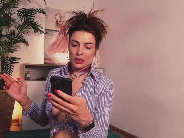 Live sex webcam photo for MissLullu #291630825