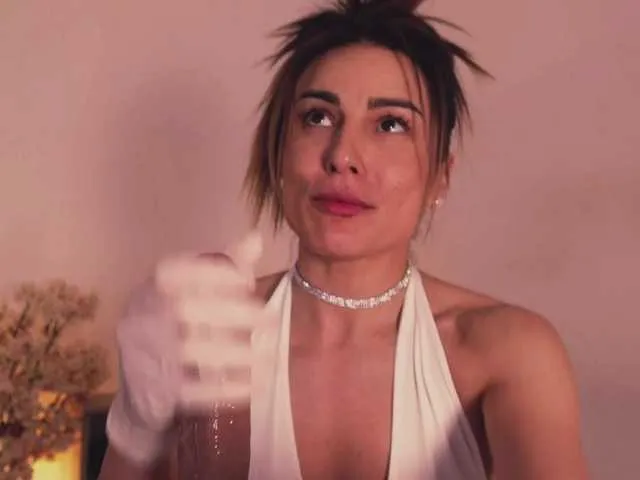 Live sex webcam photo for MissLullu #291693944