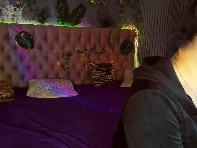 Live sex webcam photo for MissMillss #290548276