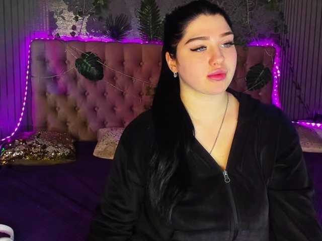 Live sex webcam photo for MissMillss #290552348