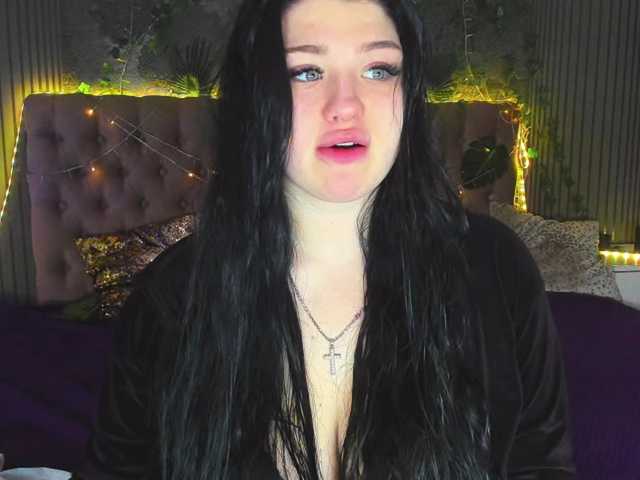 Live sex webcam photo for MissMillss #290599221