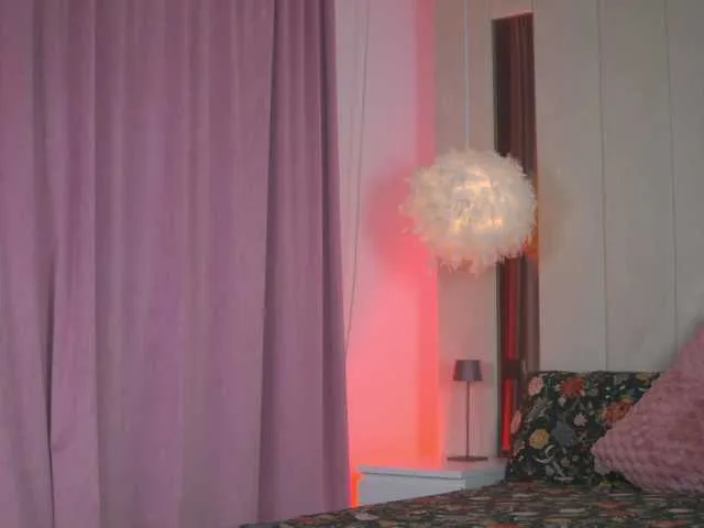 Live sex webcam photo for MissMooon #291807310