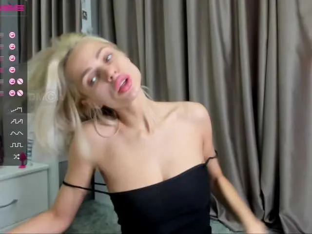 Live sex webcam photo for MissPonka #273366977