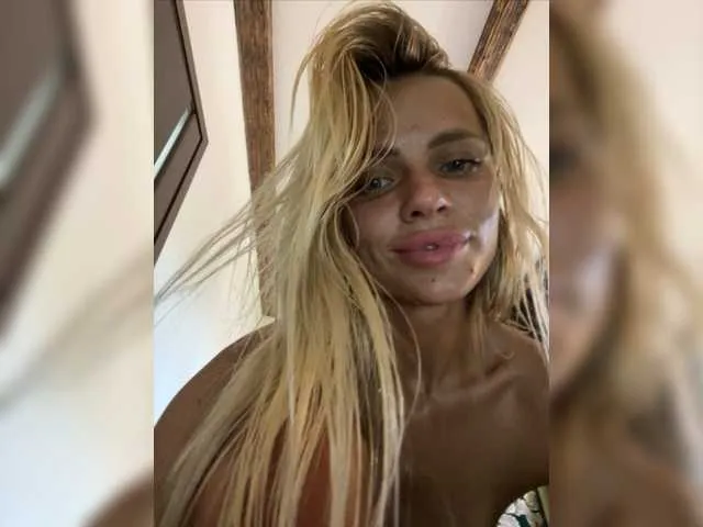 Live sex webcam photo for MissPonka #275542462