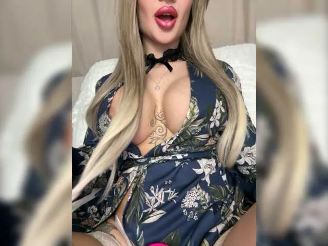 Live sex webcam photo for MissSandraa #276543185