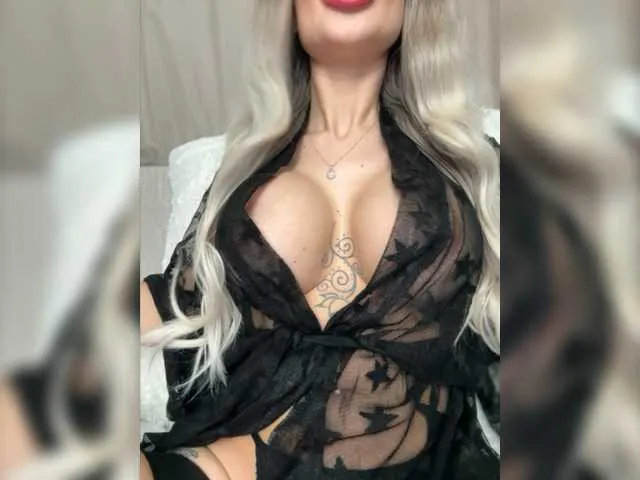 Live sex webcam photo for MissSandraa #276570183