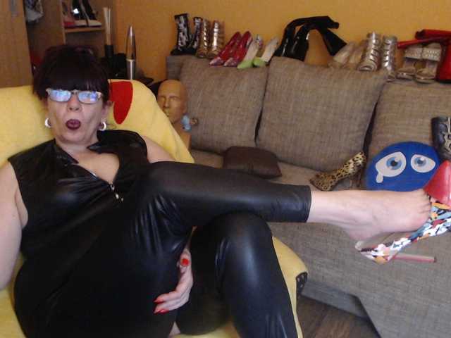 Live sex webcam photo for MissScarllet #273329641