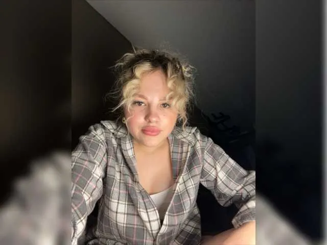 Live sex webcam photo for MissSexyKitty #278110504