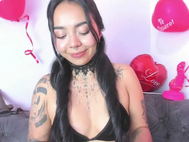 Live sex webcam photo for MissSoffiMorel #293055265