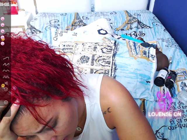 Live sex webcam photo for MissStephania #275970282