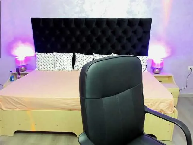 Live sex webcam photo for MissSweetie69 #272079164