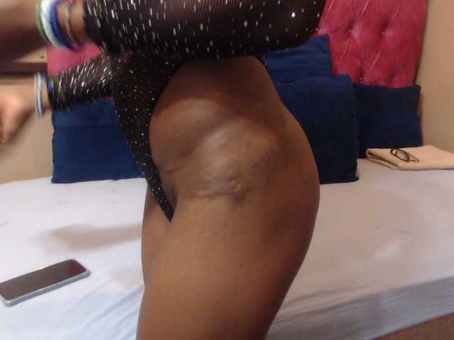 Live sex webcam photo for MissWanga23 #290573028