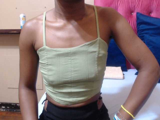 Live sex webcam photo for MissWanga23 #290605520