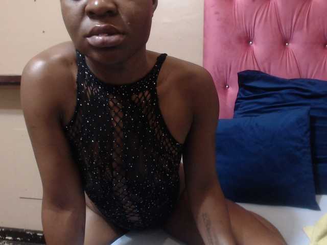 Live sex webcam photo for MissWanga23 #290799127