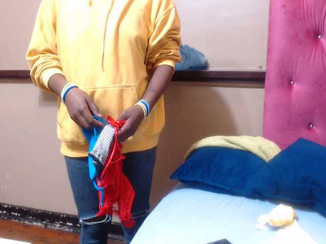 Live sex webcam photo for MissWanga23 #290800561