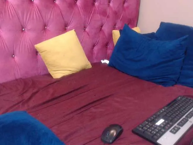 Live sex webcam photo for MissWanga23 #290846743