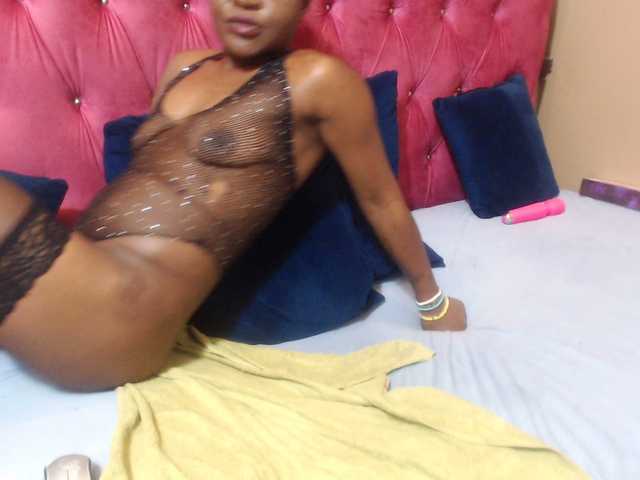 Live sex webcam photo for MissWanga23 #291010451