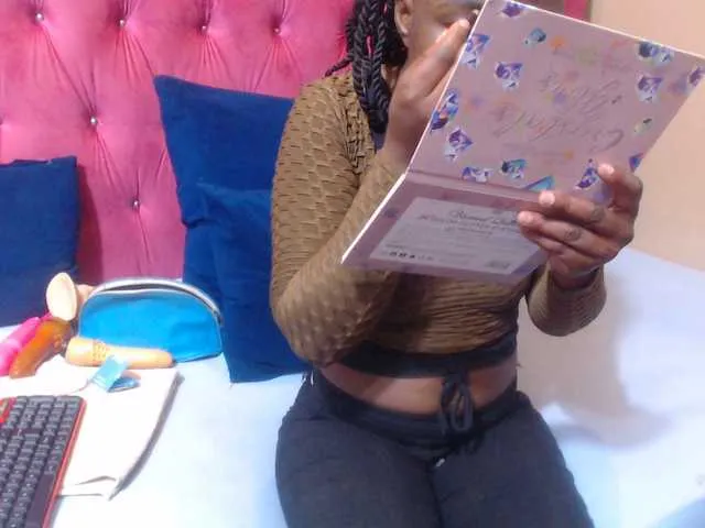 Live sex webcam photo for MissWanga23 #291393088