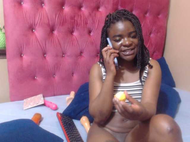 Live sex webcam photo for MissWanga23 #291400532