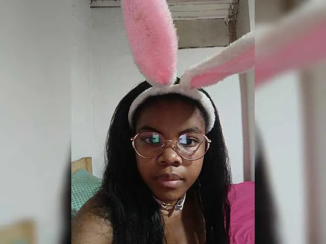 Live sex webcam photo for Missaudreys #277685107