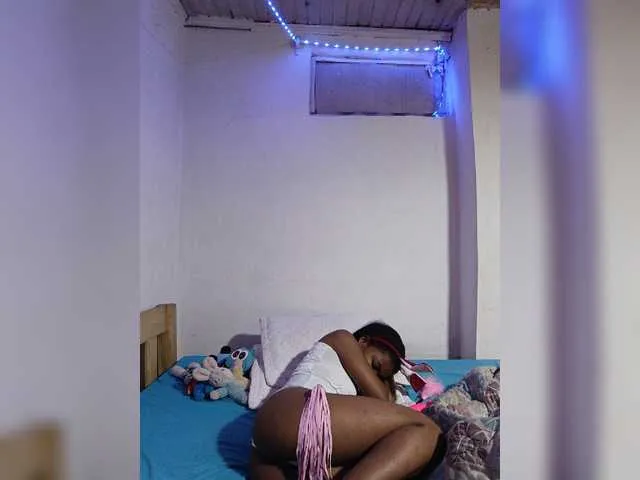 Live sex webcam photo for Missaudreys #277721844