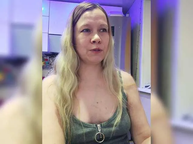 Live sex webcam photo for Misslyolika #290834809