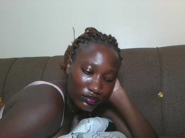 Live sex webcam photo for Missprettygal #292227499