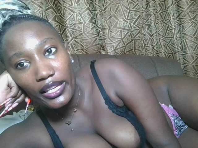 Live sex webcam photo for Missprettygal #292330005