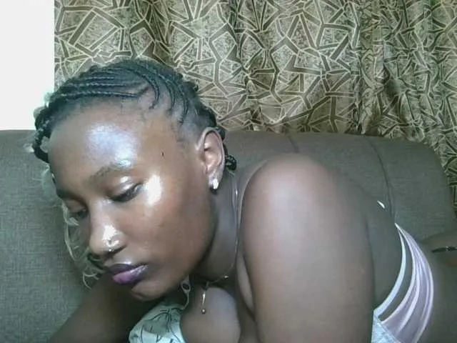 Live sex webcam photo for Missprettygal #292336456