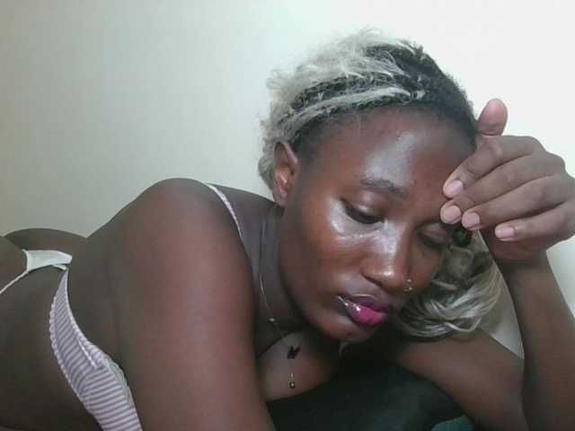 Live sex webcam photo for Missprettygal #292404964