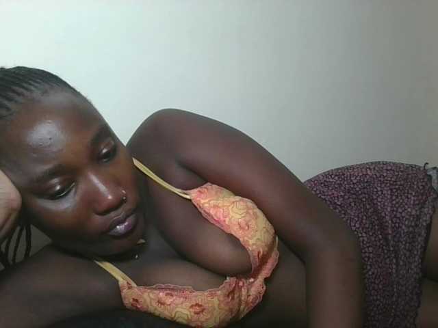 Live sex webcam photo for Missprettygal #292432058