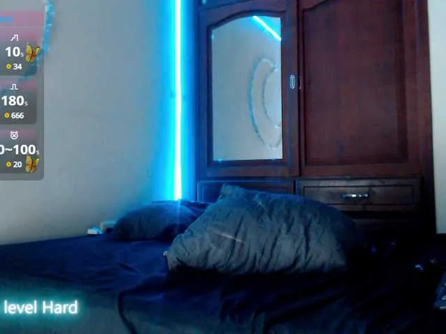 Live sex webcam photo for Missviolettam #291547263