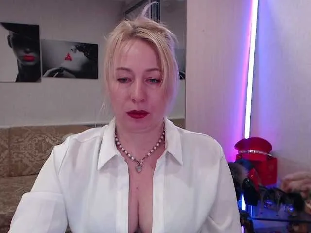 Live sex webcam photo for MistressMilfa #292585586