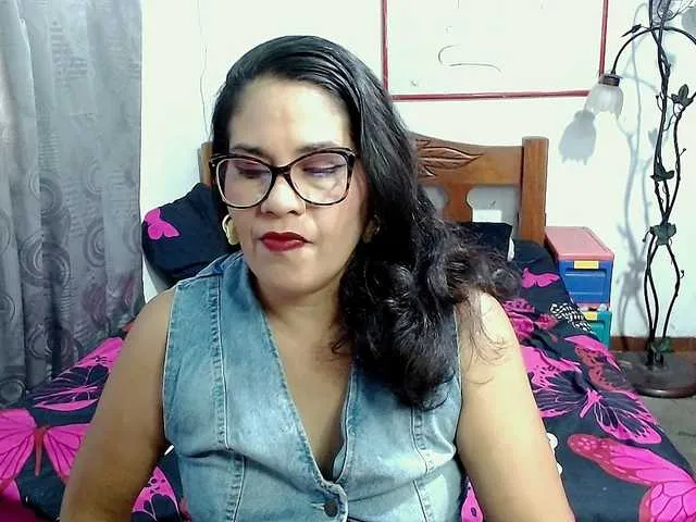 Live sex webcam photo for Mistresskloe #291191452