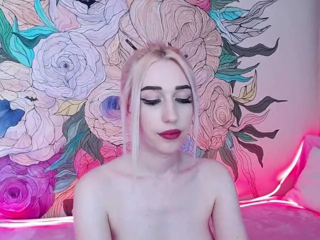 Live sex webcam photo for MiuElle #272062315