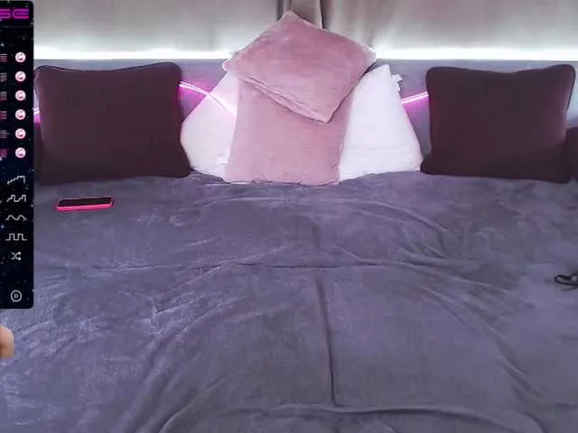 Live sex webcam photo for MiuElle #272201139