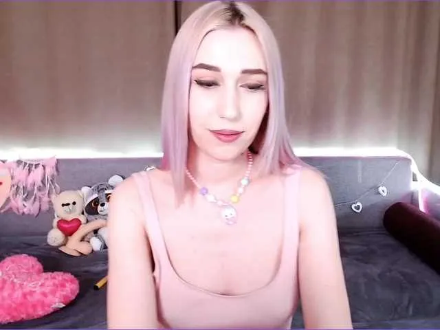 Live sex webcam photo for MiuElle #272404646